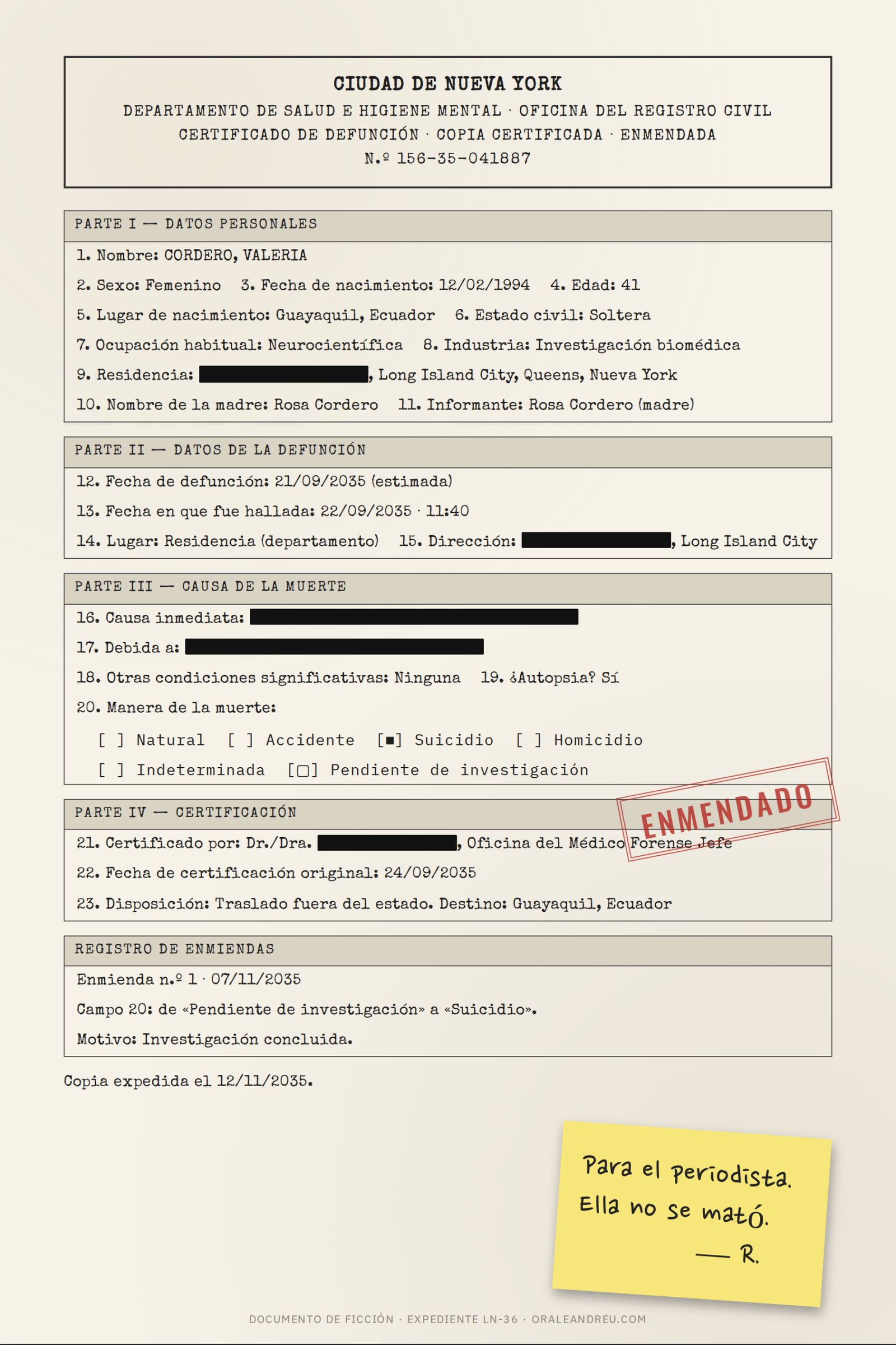 Copia enmendada del certificado de defunción de Valeria Cordero, con datos tachados, sello de enmienda y una nota adhesiva amarilla escrita a mano: «Para el periodista. Ella no se mató. — R.».